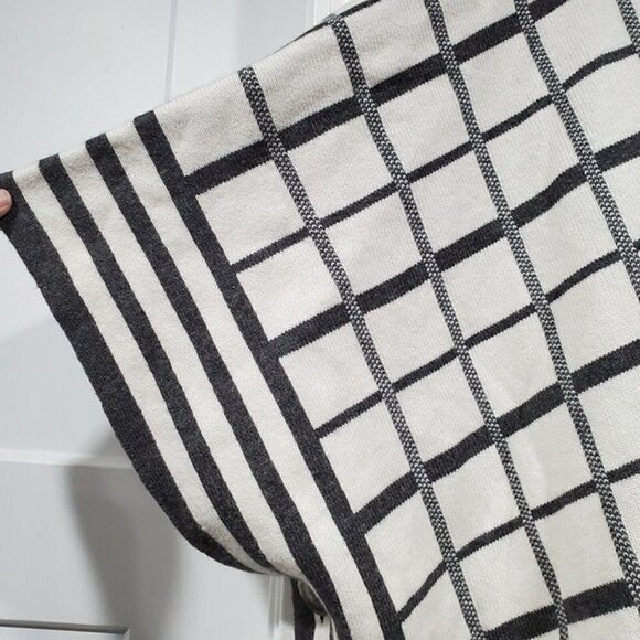 Cabi Reversible Tower Wrap Cream Grey Poncho Sweater Women's Size M/L - Picture 8 of 10